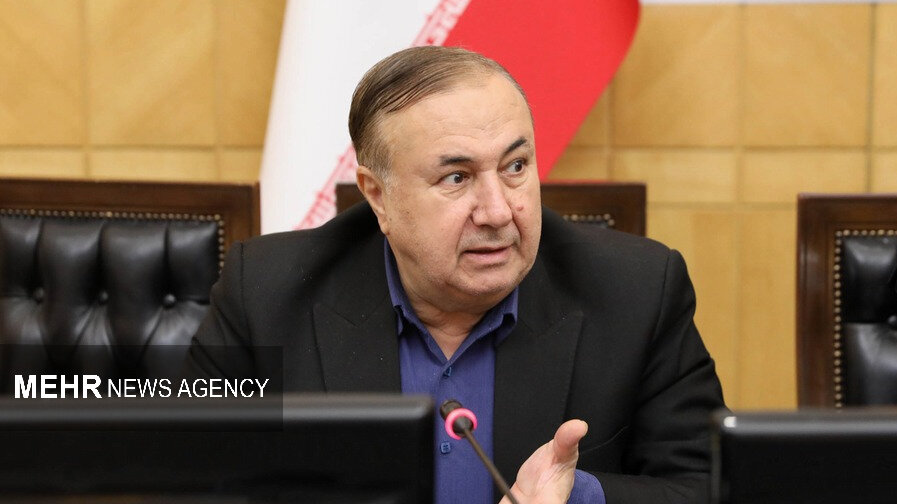 عضو کمیسیون عمران مجلس: پیش از هر گرانی سوختی، حمل‌ونقل عمومی را تقویت کنید