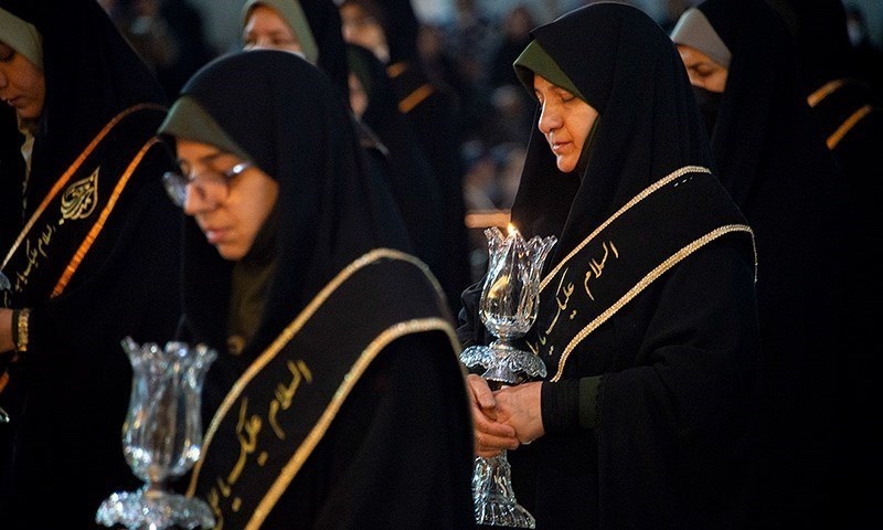 مراسم شام غریبان امام رضا(ع) در حرم شاهچراغ؛ شب سوگ زائران شیرازی در آیینه تصاویر