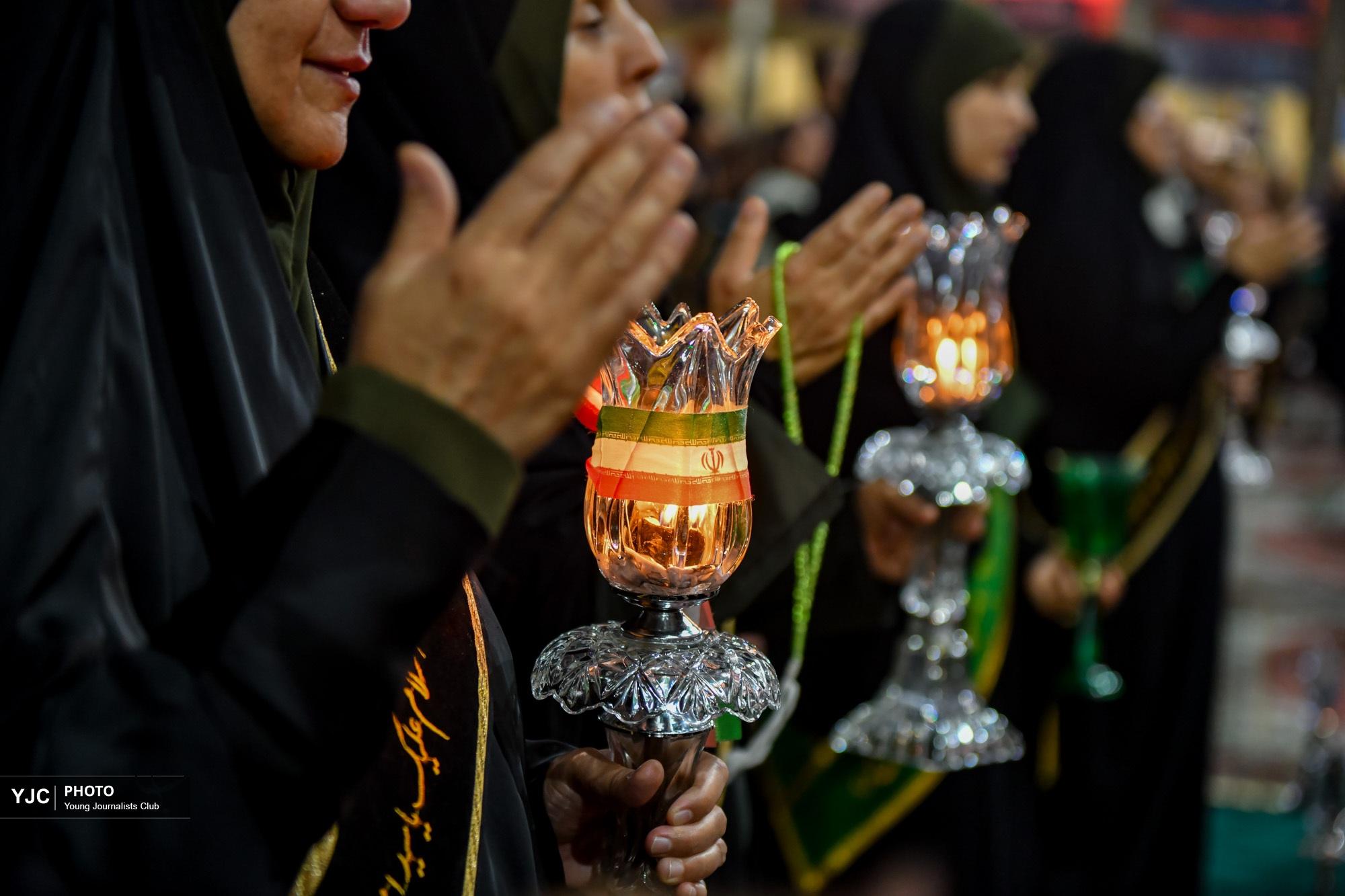 آیین لاله‌گردانی خادمان حرم شاهچراغ