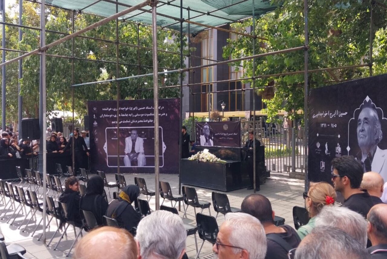 بدرقه پیکر استاد ایرج از تالار وحدت؛ پهلوان آواز ایران راهی خانه ابدی شد