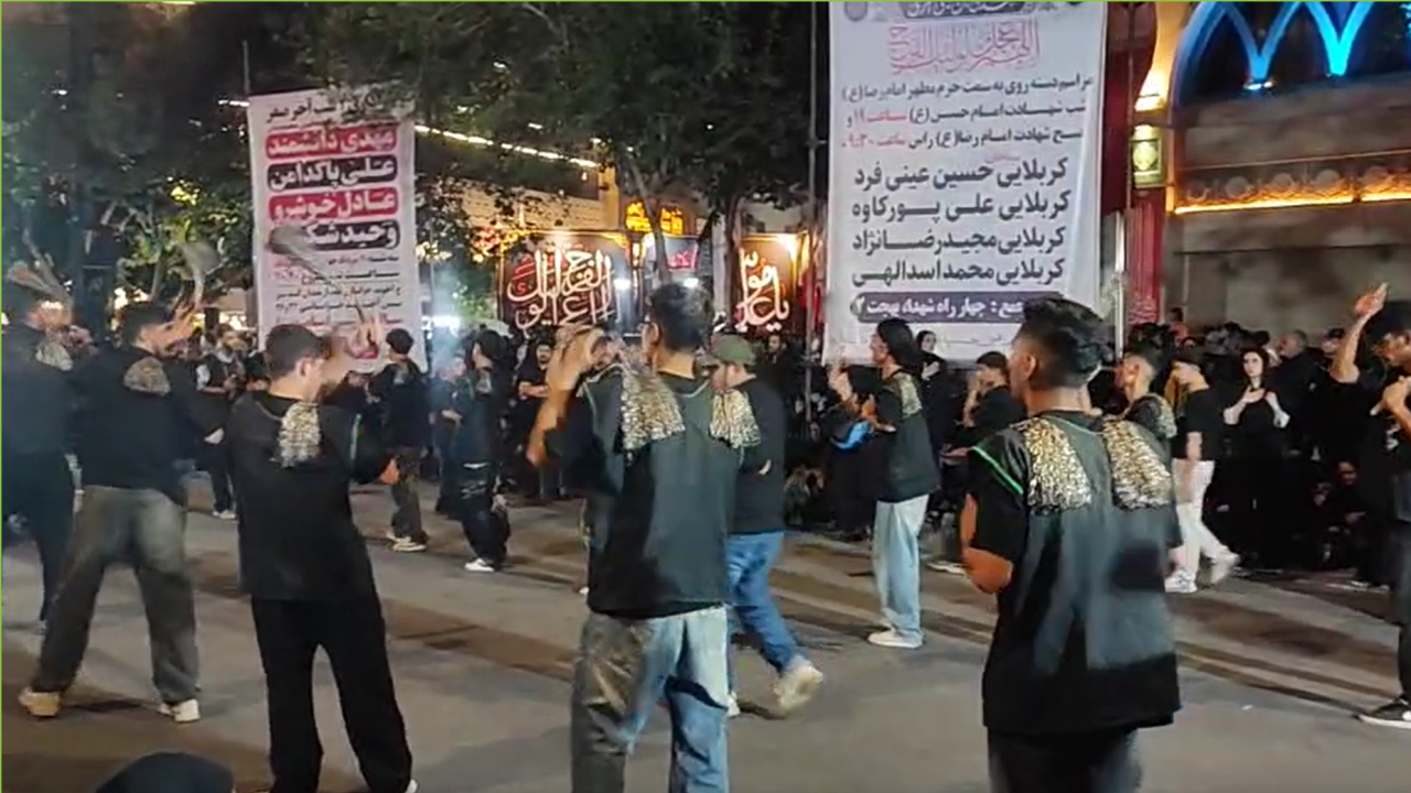 حرم مطهر رضوی در شام غریبان امام رضا (ع) غرق در ماتم و سوگواری شد