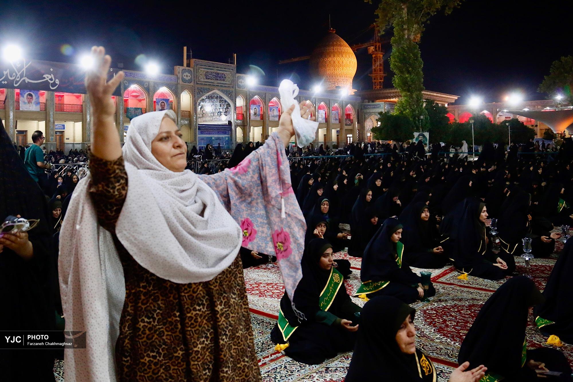 لاله سیاه عزای حسینی در آستان شاهچراغ(ع) به حرکت درآمد