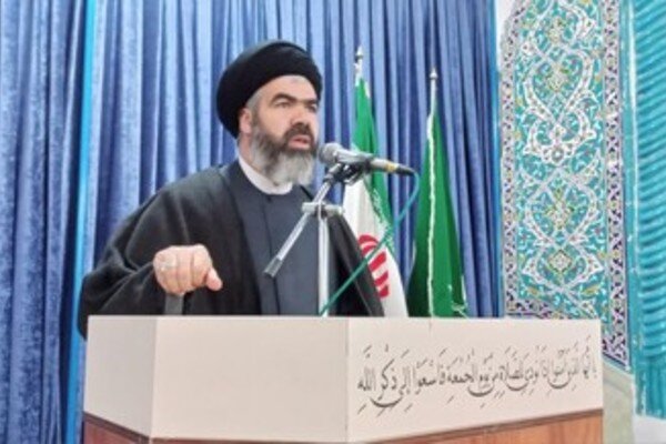امام جمعه گلستان: ملت ایران هراسی از آمریکا ندارد و سرنوشت خود را خود رقم می‌زند