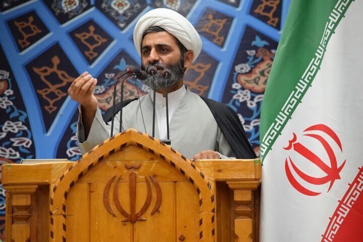 امام جمعه اهرم: مردم پشتوانه انقلاب‌اند؛ تقویت اعتماد عمومی تکلیف اصلی مسئولان است