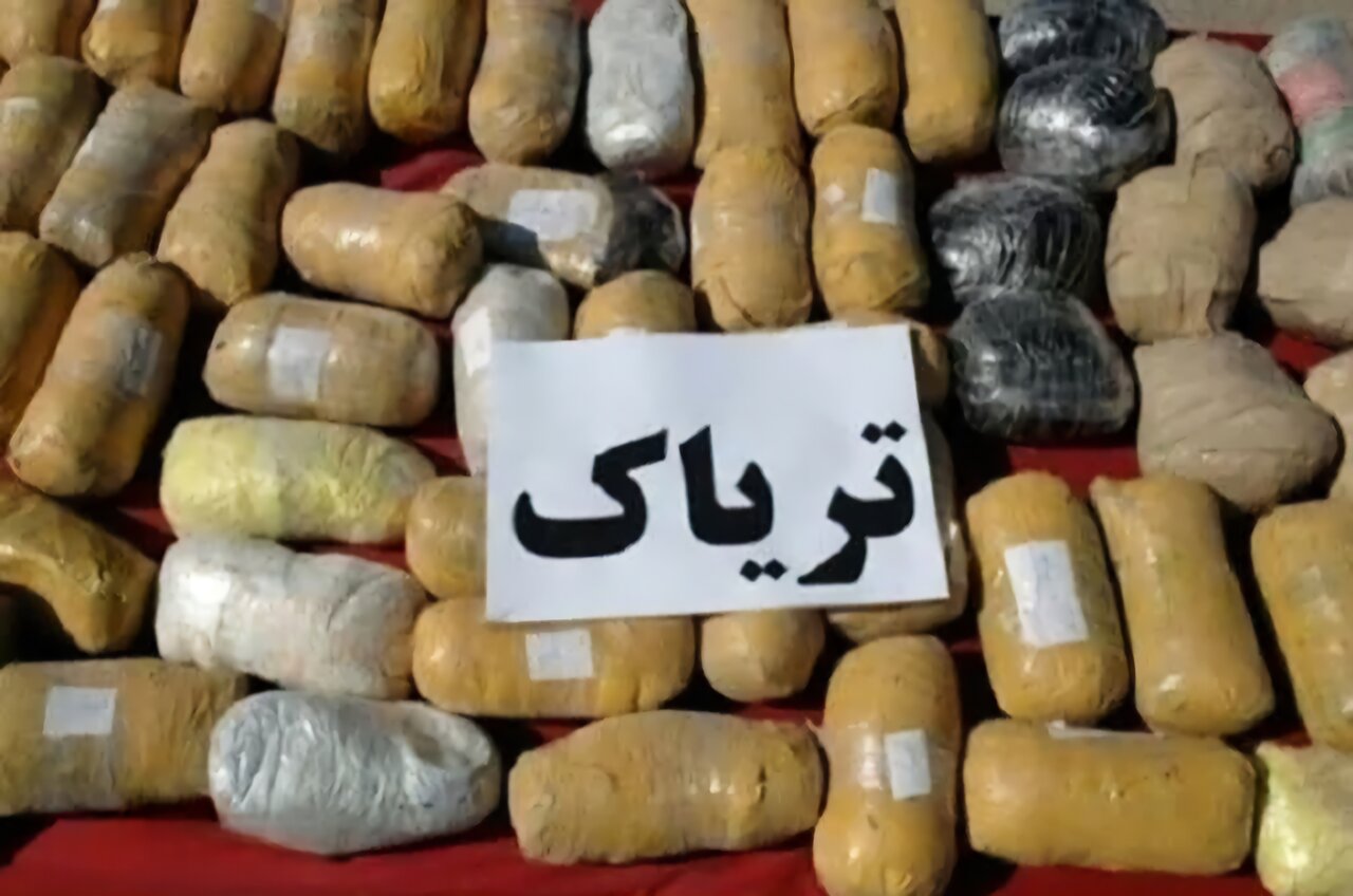 محموله ۳۰۰ کیلویی تریاک در اصفهان متوقف شد؛ راننده خودرو بازداشت شد