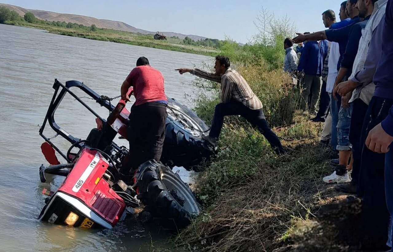 جست‌وجو برای راننده جوان مفقودشده در ارس ادامه دارد؛ تراکتور از رودخانه خارج شد