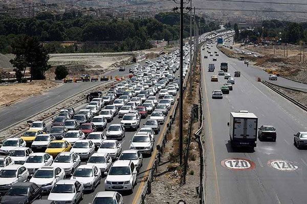 موج بازگشت مسافران؛ ترافیک در آزادراه‌های قزوین سنگین شد