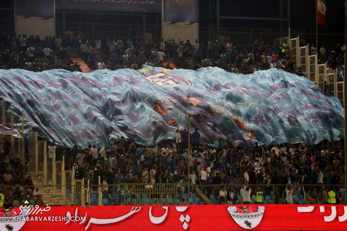 جنجال جدایی رضاییان به مقابل ورزشگاه کشید؛ هواداران استقلال درگیر بحث شدند