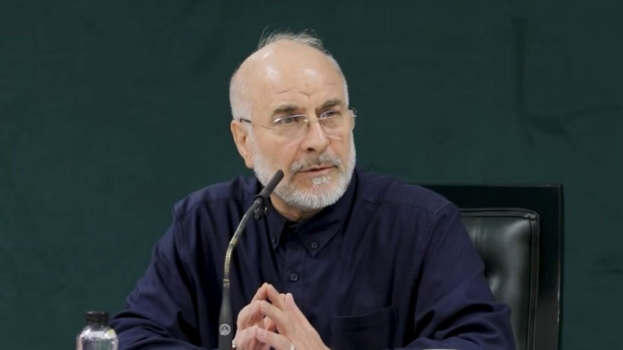 رئیس مجلس: برای من فرقی میان امام شهید و رهبر معظم انقلاب نیست