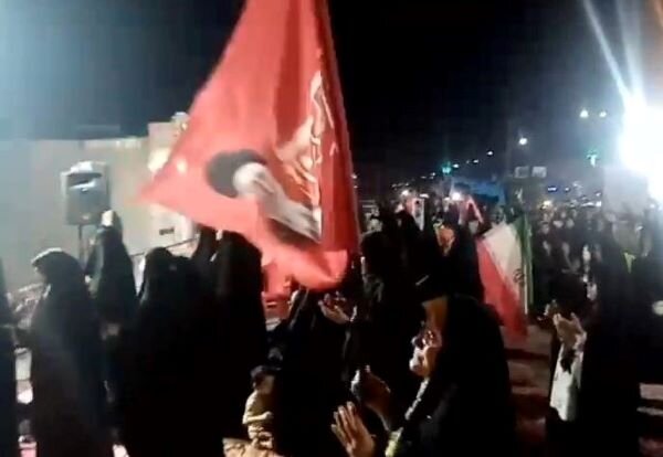 ۱۶۷ شب بی‌وقفه؛ مردم آب پخش باز هم در دفاع از انقلاب گرد هم آمدند