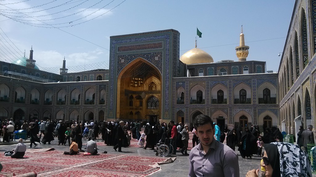 شب ماتم مشهد؛ مرثیه خوانی در حرم رضا(ع) از نیایش جمعی تا رسانه احساس