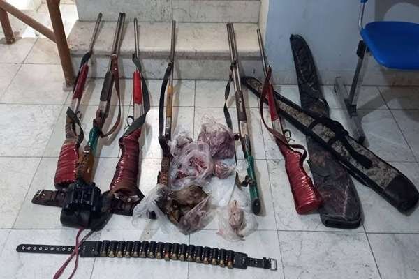 کشف ۱۰ قبضه سلاح شکاری در مازندران؛ شکارچیان متخلف در دام محیط‌بانان