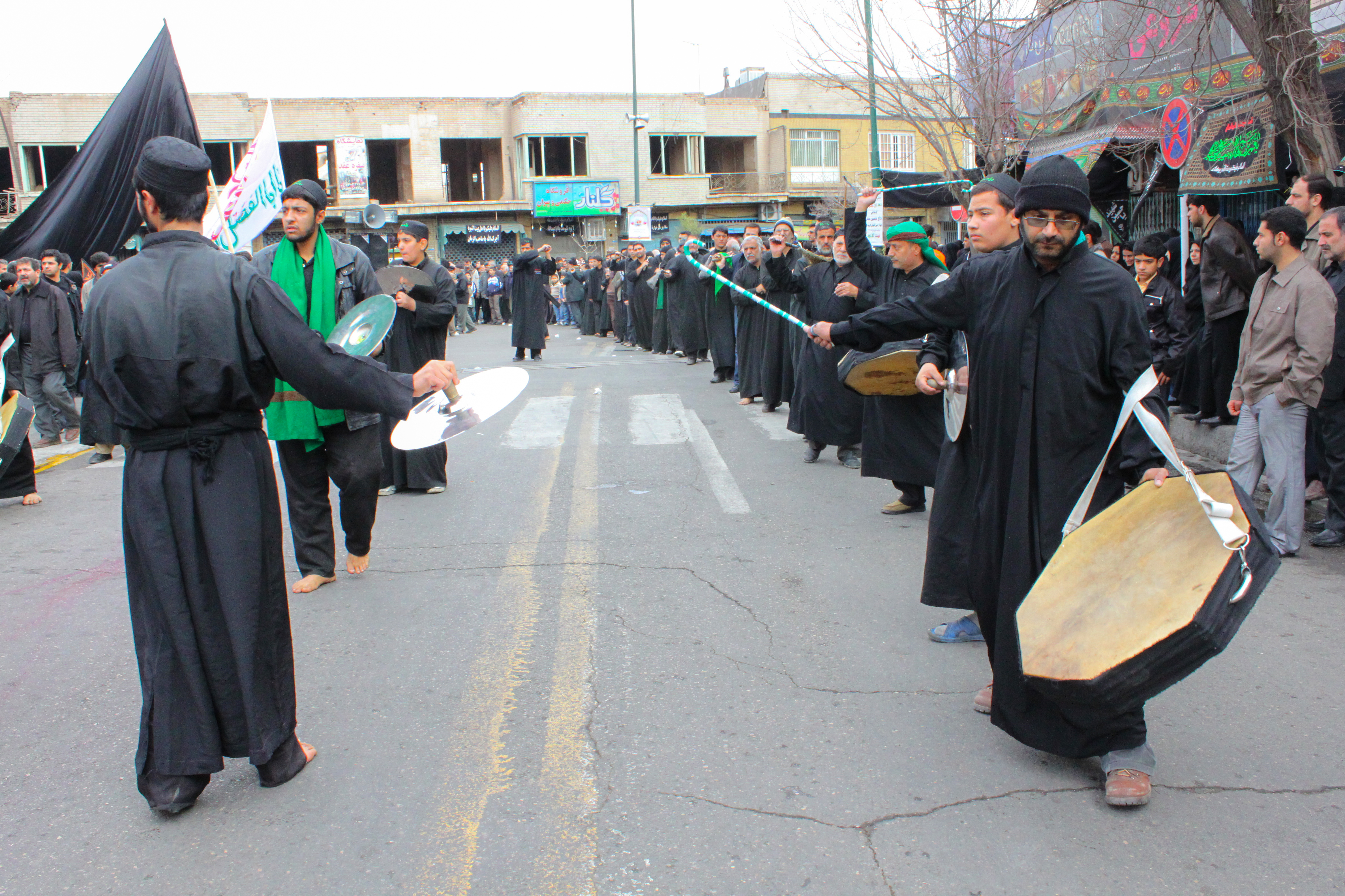 خانه‌ای در یاسوج که هر سال در سوگ پیامبر(ص) میزبان دلدادگان می‌شود؛ آناتومی آیینِ خانگی سوگ در شهری با ریشه عشایری