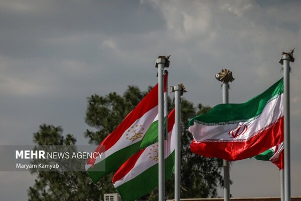 توافق تهران و عشق‌آباد برای گسترش تبادل برق و احداث خطوط جدید ارتباطی