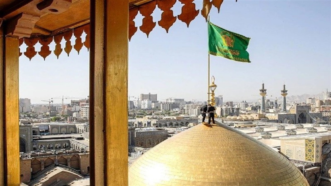پایان سوگواری ۶۳ روزه در حرم رضوی؛ پرچم گنبد منور یکشنبه سبز میشود