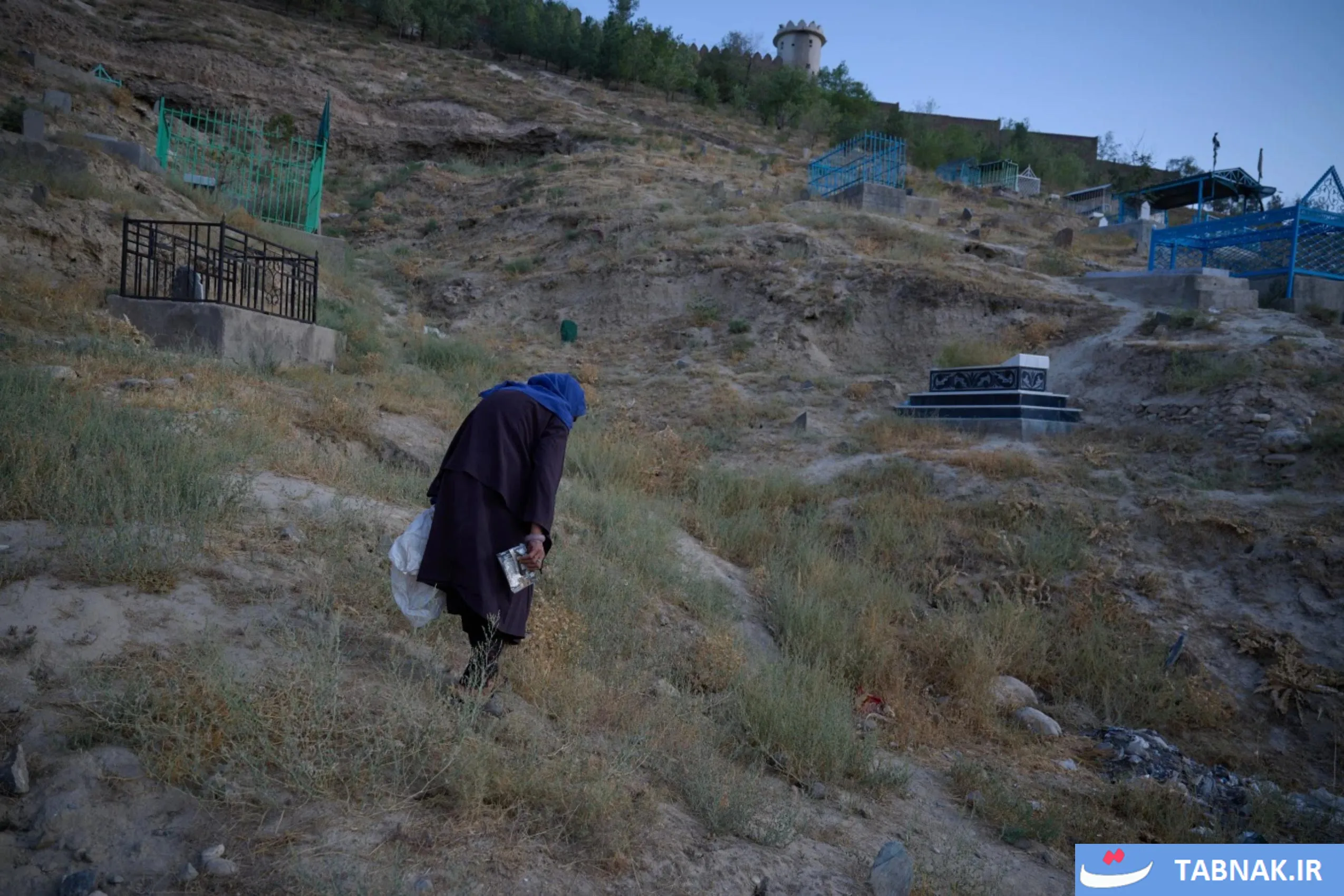 «سیما» در کابل؛ زنی که از میان زباله‌ها نان خانواده‌اش را بیرون می‌کشد