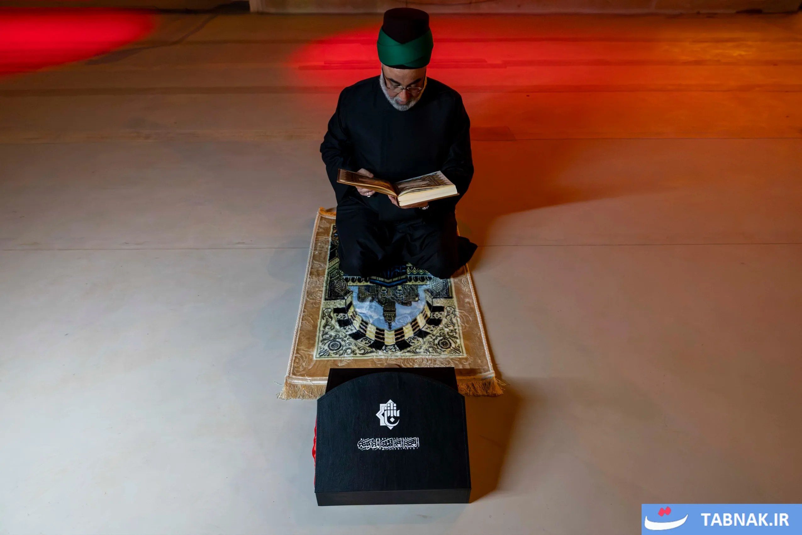 مراسم تعویض پرچم حرم امام حسین علیه‌السلام