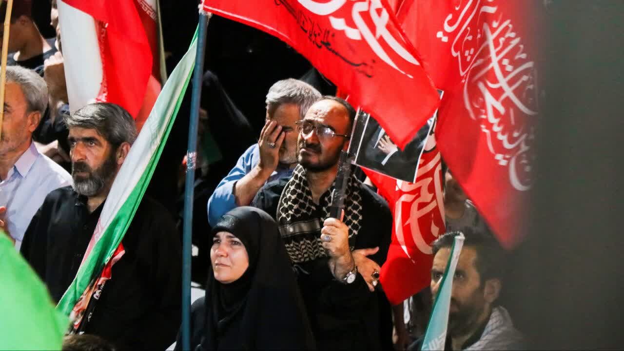 خمین در صد و شصت‌وهشتمین شب «قرار عاشقی»؛ تصاویری از حضور پرشور عزاداران حسینی