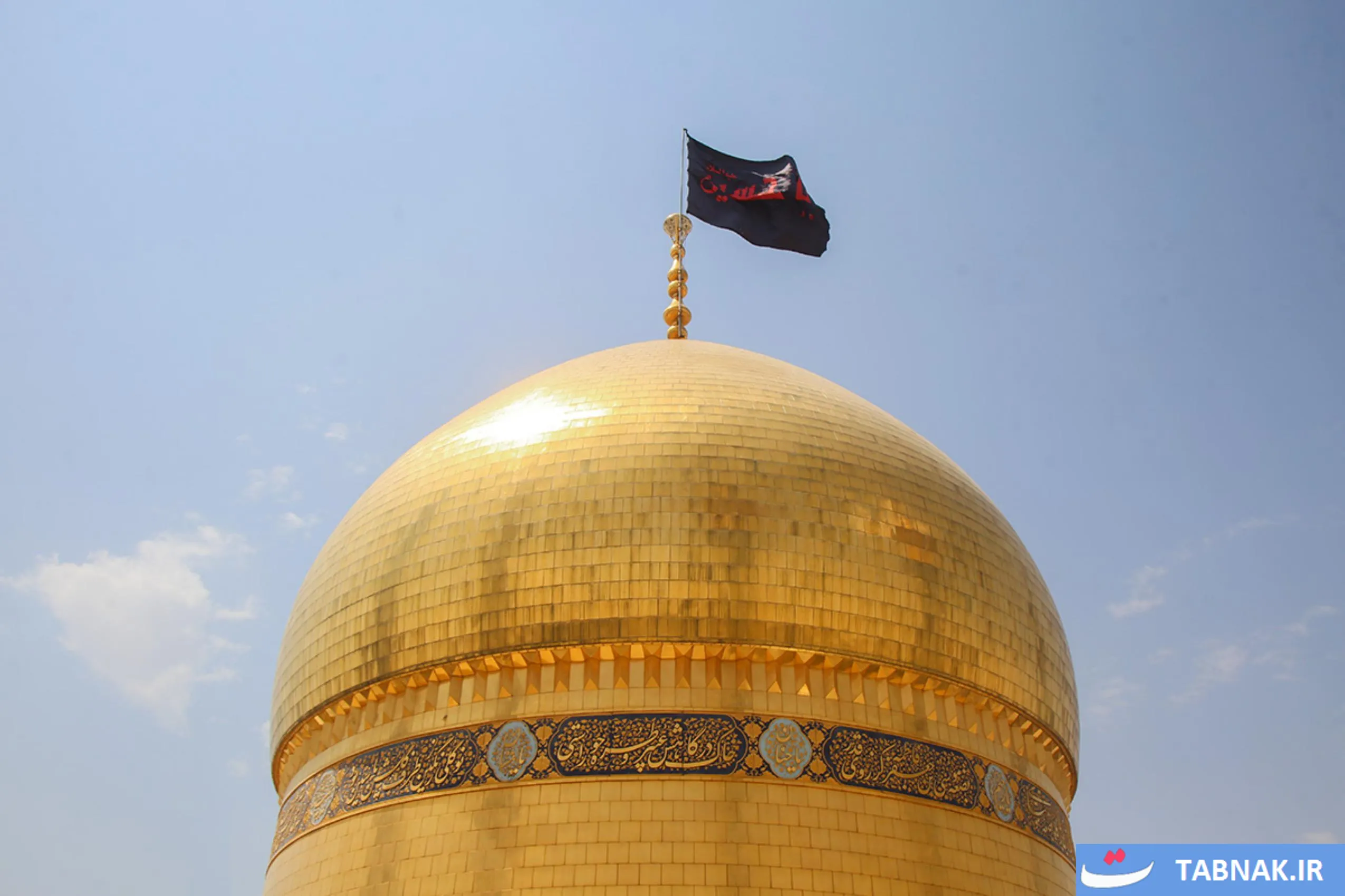 سبزپوشی گنبد حرم حضرت معصومه (س) همزمان با حلول ماه ربیع‌الاول