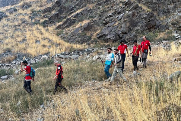 پایان موفق جست‌وجوی ۹ ساعته؛ سه کوهنورد گرفتار در ارتفاعات جلفا نجات یافتند