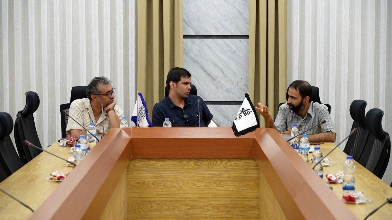 جنگ بی‌روایت، حافظه ملت را زخمی می‌کند؛ نشست «رمان و جنگی که می‌سازد» برگزار شد
