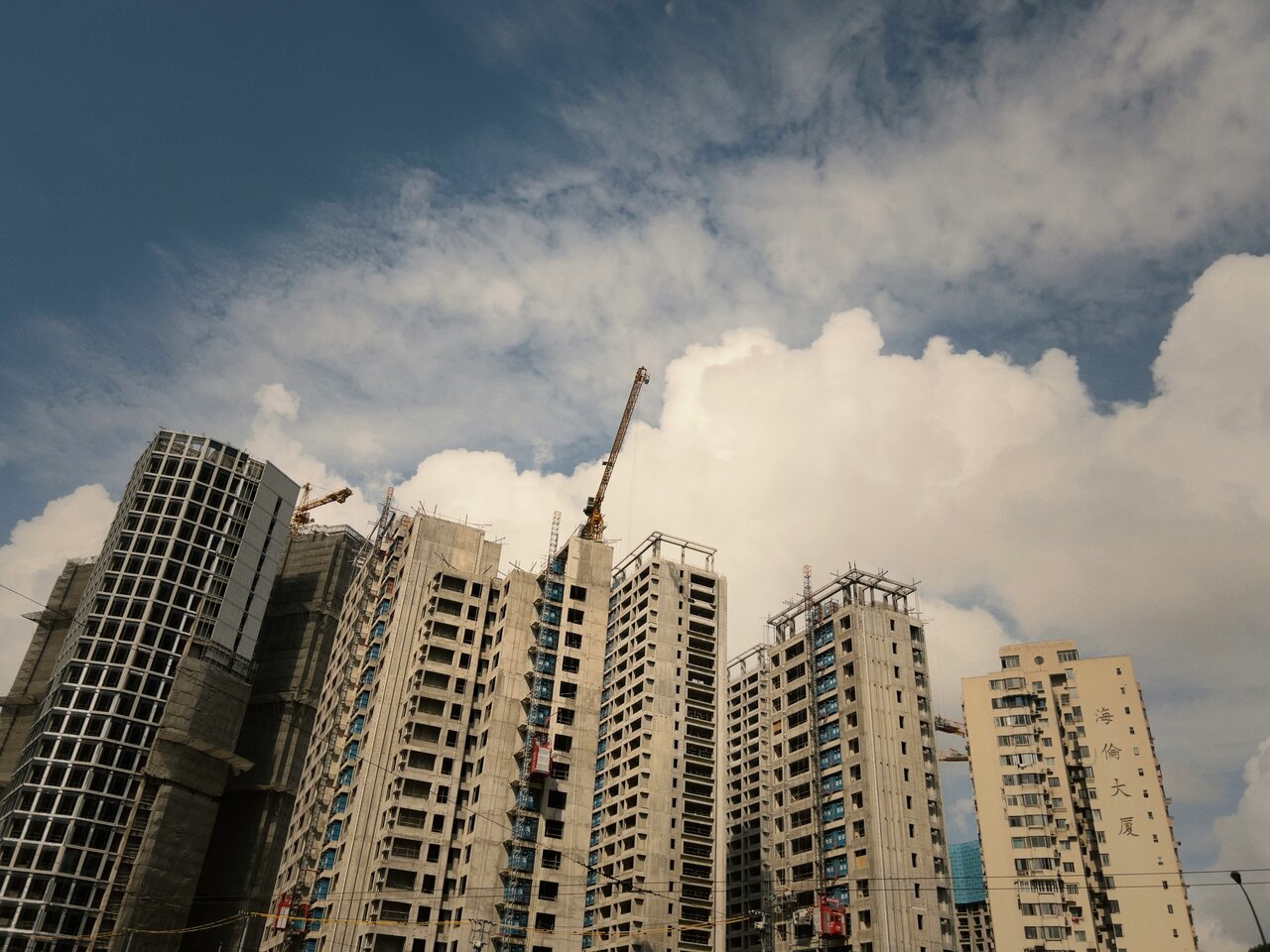 بیش از ۲۰ سال انتظار؛ هزاران خانوار هنوز در رویای مسکن مهر