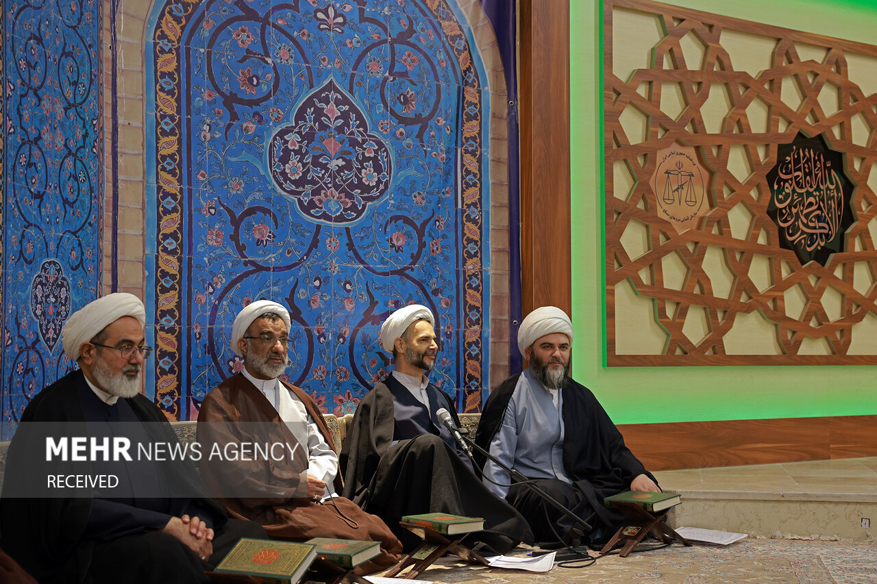 محفل معنوی قرائت قرآن در مسجد بازار تهران به مناسبت بزرگداشت چهلم رهبر انقلاب