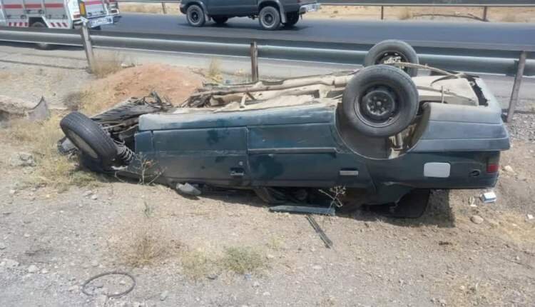 واژگونی پژو آردی در محور سفیددشت-شهرکرد؛ ۴ نفر مصدوم شدند