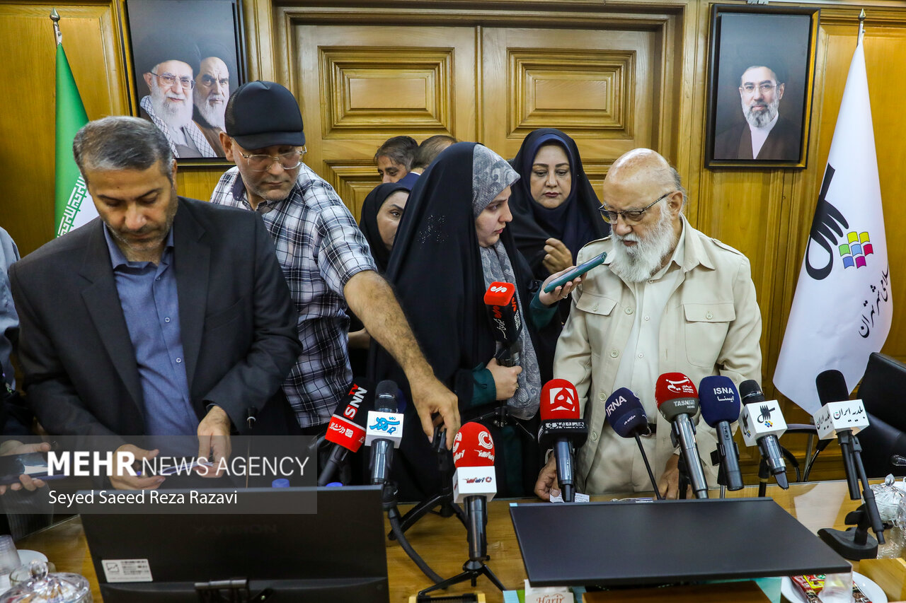 چمران در نشست خبری: شورای شهر تهران آماده تعامل با دولت و مجلس است