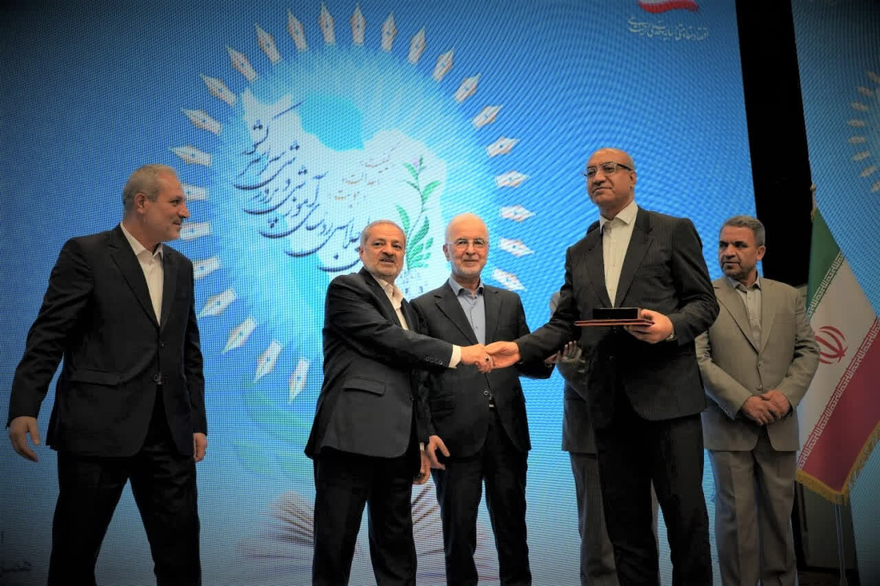مراسم تقدیر از برگزیدگان نهادهای مشارکتی تعلیم و تربیت در تهران برگزار شد