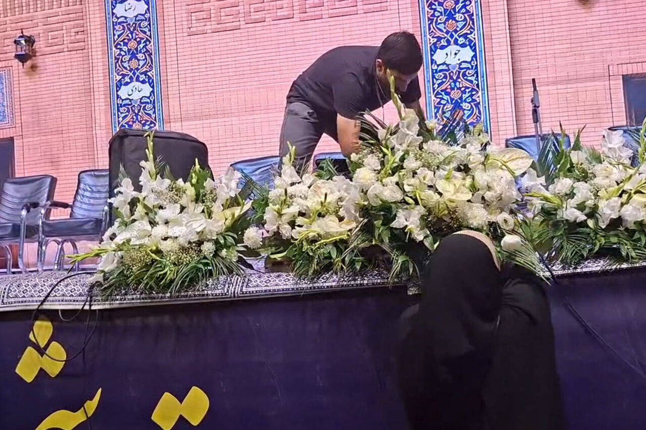 آماده‌سازی میدان شهدای مشهد برای برگزاری ویژه‌برنامه قرآنی «محفل» به مناسبت اربعین