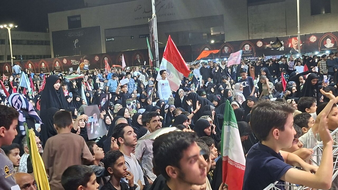 مراسم اربعین تدفین رهبر شهید با حضور پرشور مردم مشهد برگزار شد