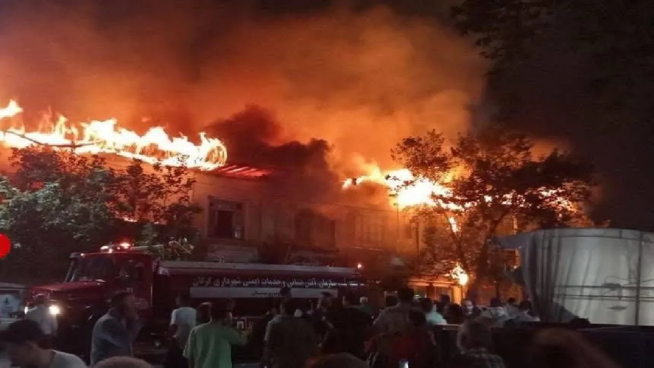 حریق در ساختمان کهنسال مرکز شهر گرگان با موفقیت مهار شد