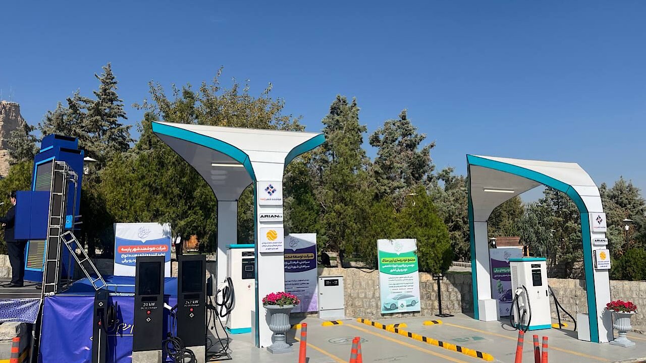 بهره‌برداری از نخستین ایستگاه شارژ اختصاصی تاکسی‌های برقی تهران با همکاری دانشگاه صنعتی شریف