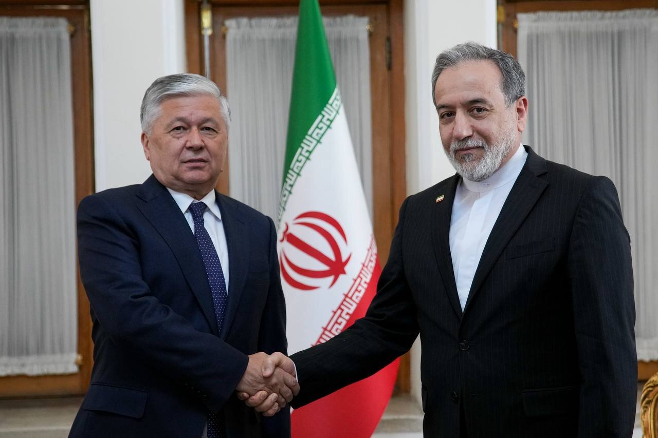 گفت‌وگوی وزیر خارجه ایران با هیئت عالیرتبه ازبکستانی در تهران