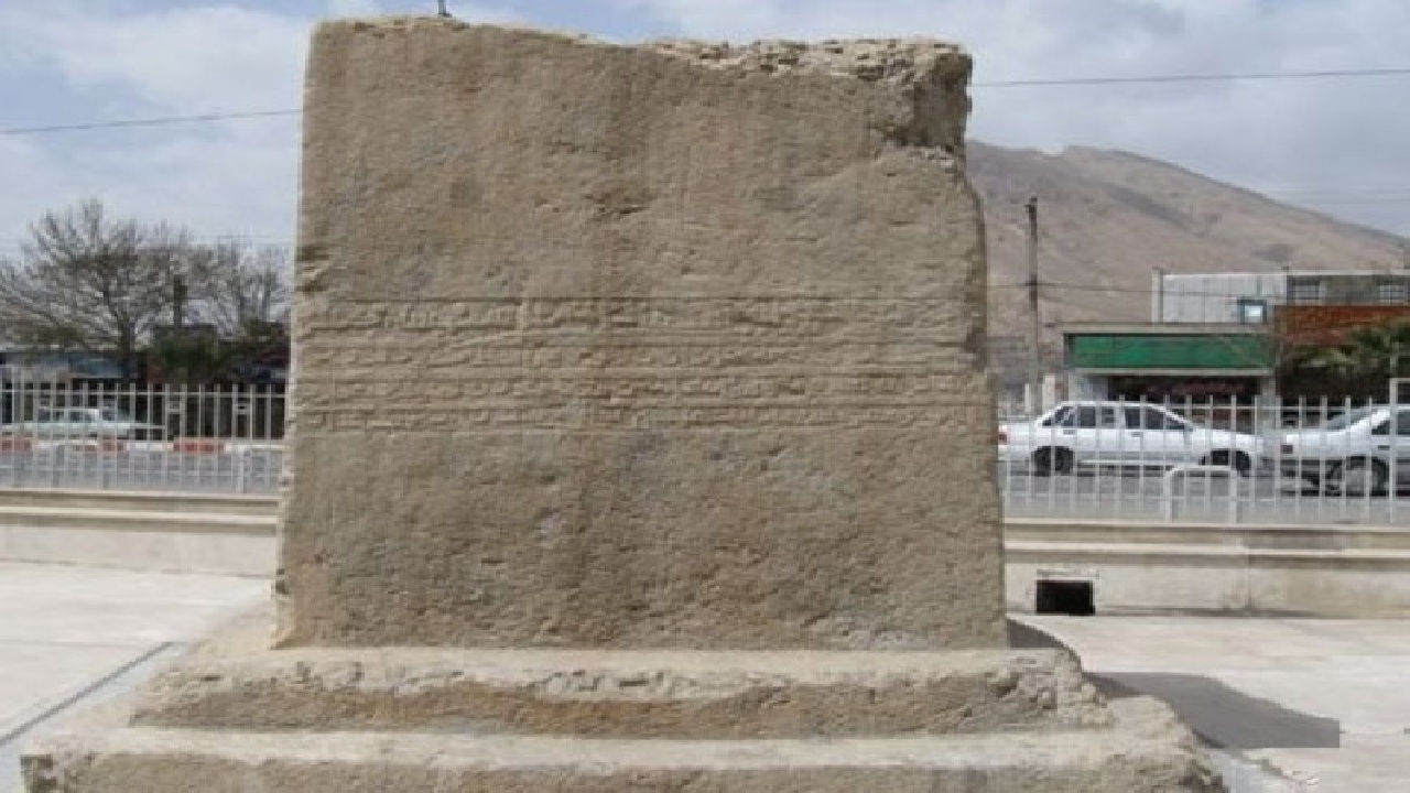 مرمت سنگ‌نبشته تاریخی خرم‌آباد پس از وندالیسم با عملیات سریع ۴۸ ساعته