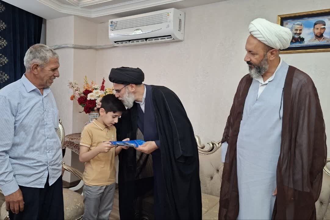 مدیرکل تبلیغات اسلامی آذربایجان شرقی با خانواده شهید مدافع حرم دیدار کرد