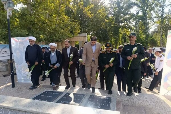 مسئولان نهاوند در آستانه هفته دولت با آرمان‌های شهدا تجدید میثاق کردند