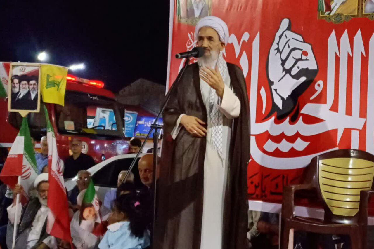 آیت‌الله لائینی: مقاومت ملت ایران در برابر فشارهای دشمن تضمین‌کننده پیروزی است