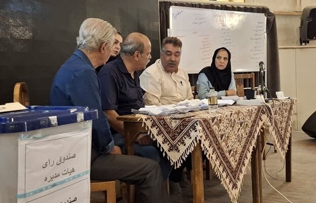 انتخابات نخستین تشکل حرفه‌ای صنایع‌دستی اصفهان برگزار شد