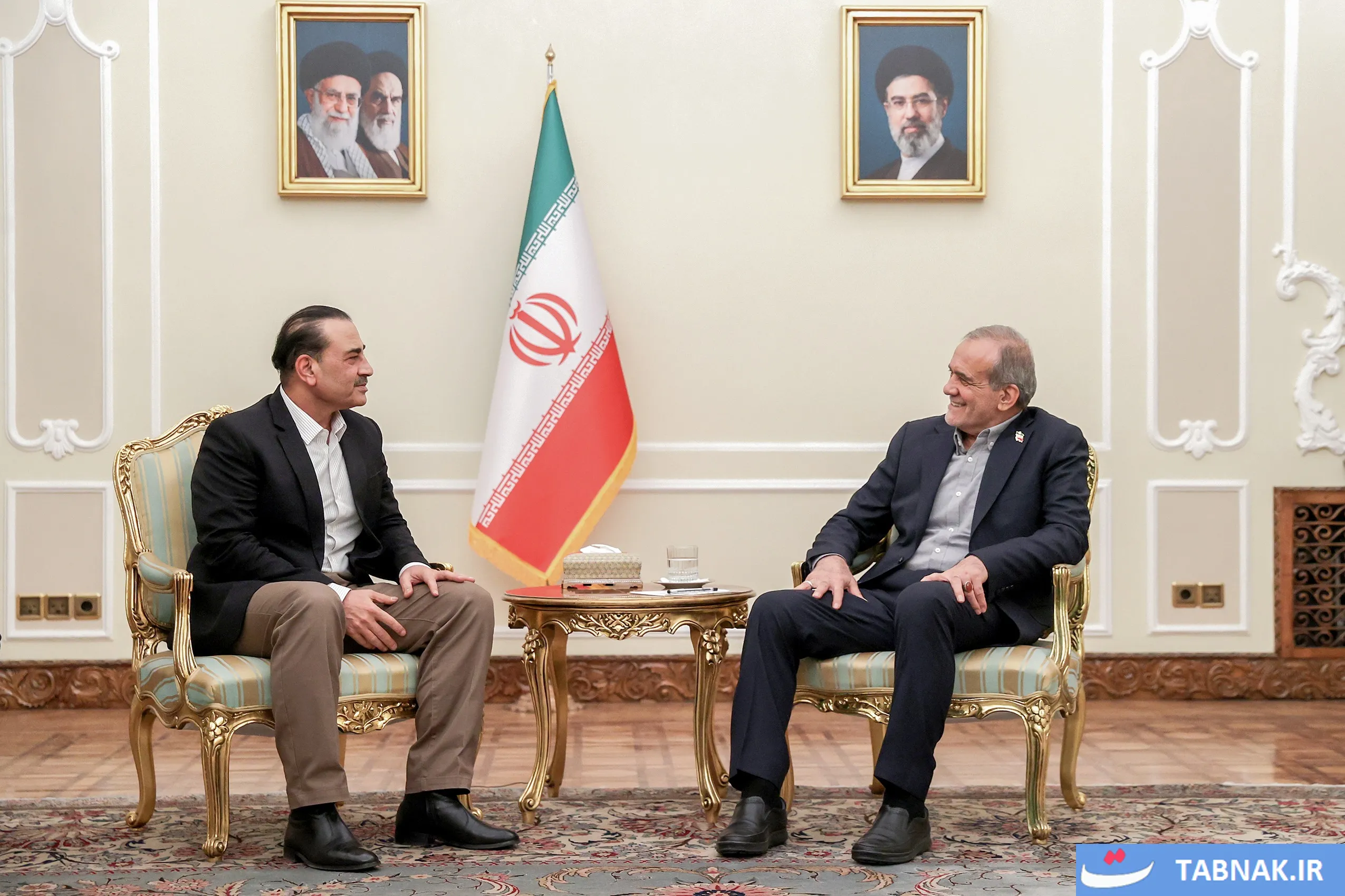 دیدار رئیس‌جمهور با فرمانده ارتش پاکستان
