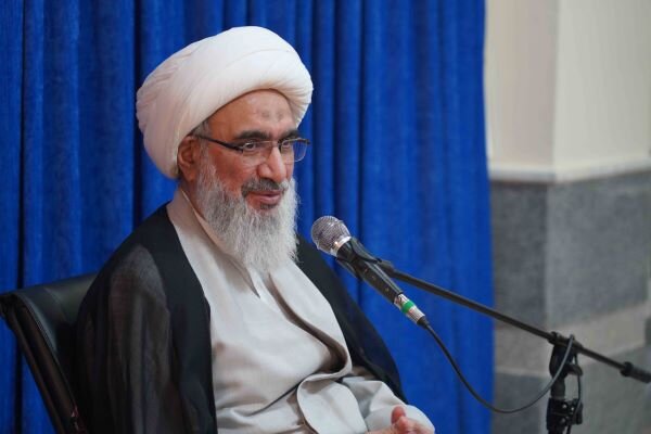 صفایی بوشهری: گونه‌های گیاهی سازگار با اقلیم و خاک بوشهر شناسایی و کاشته شوند
