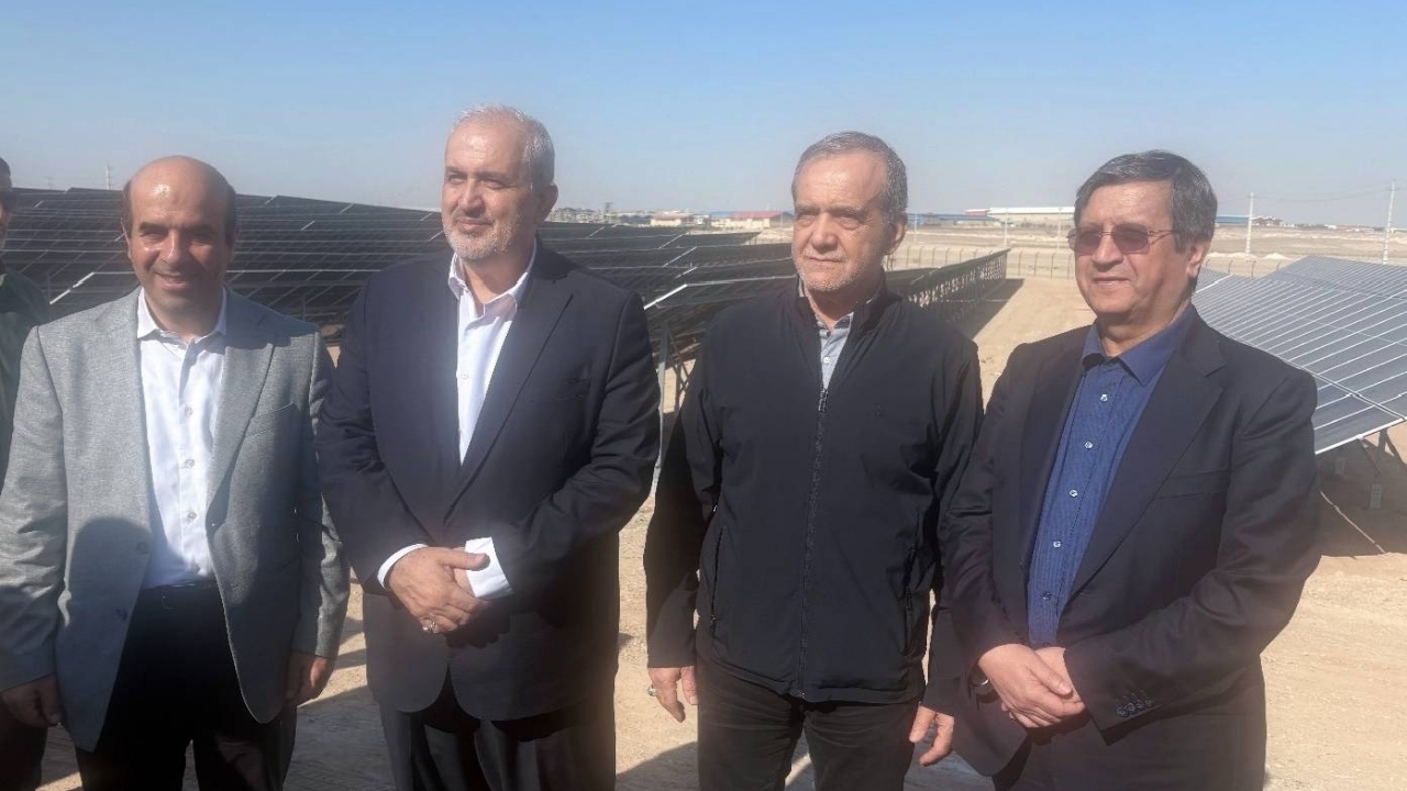رئیس‌کل بانک مرکزی: ۱.۷ میلیارد دلار به پروژه‌های انرژی تجدیدپذیر اختصاص یافت