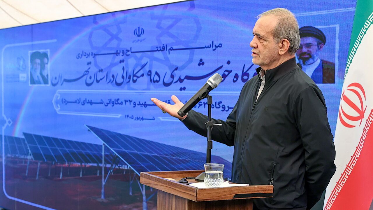 پزشکیان: حمایت تمام‌قد دولت از تولیدکنندگان داخلی پنل‌های خورشیدی