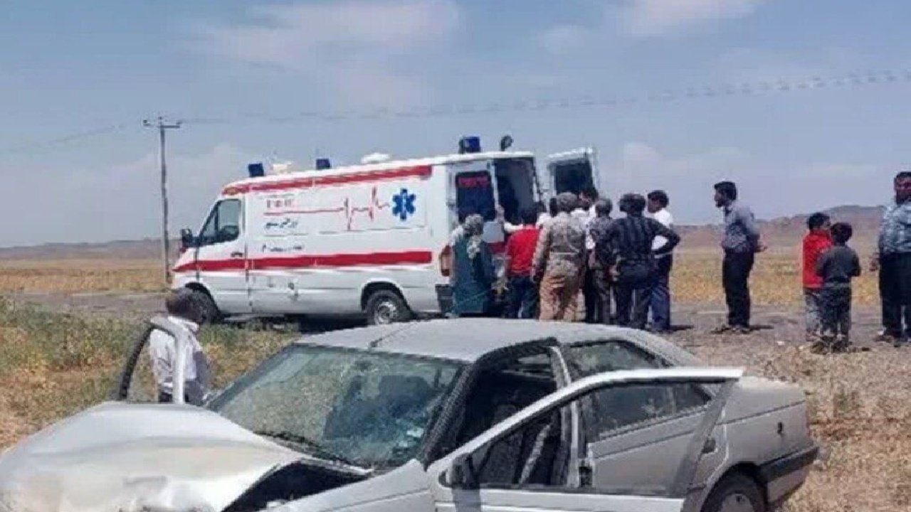 تصادف مرگبار خودرو با تیر برق در جاده روستایی خرم‌آباد