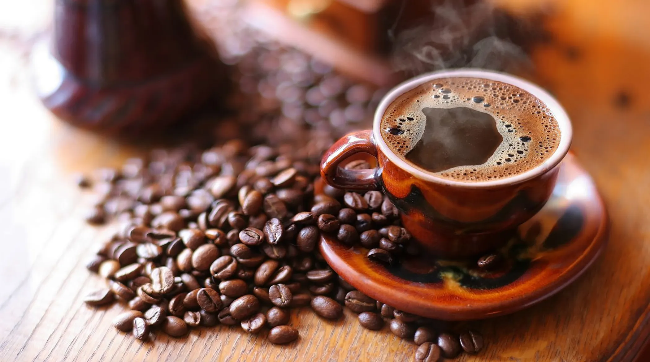 مکانیزم عصبی کافئین: چطور قهوه مغز را هوشیار نگه می‌دارد؟