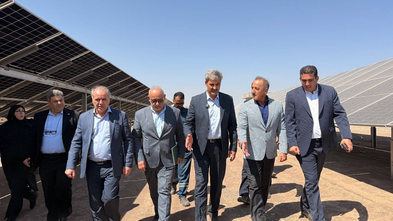 افتتاح نیروگاه خورشیدی پرند؛ استان تهران در مسیر تبدیل شدن به قطب انرژی پاک