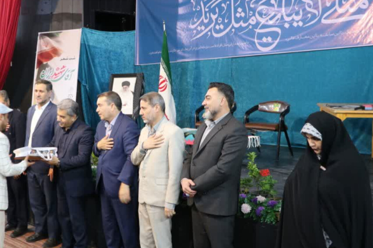 آیین شعرخوانی شاعران خراسانی به پاسداشت شهیدان در تربت‌جام