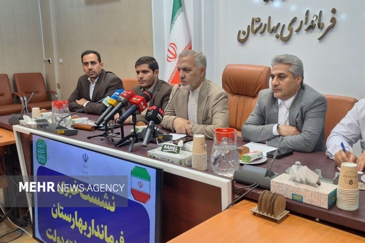 تجهیز ۷۰ مدرسه در شهرستان بهارستان به سامانه‌های پنل خورشیدی