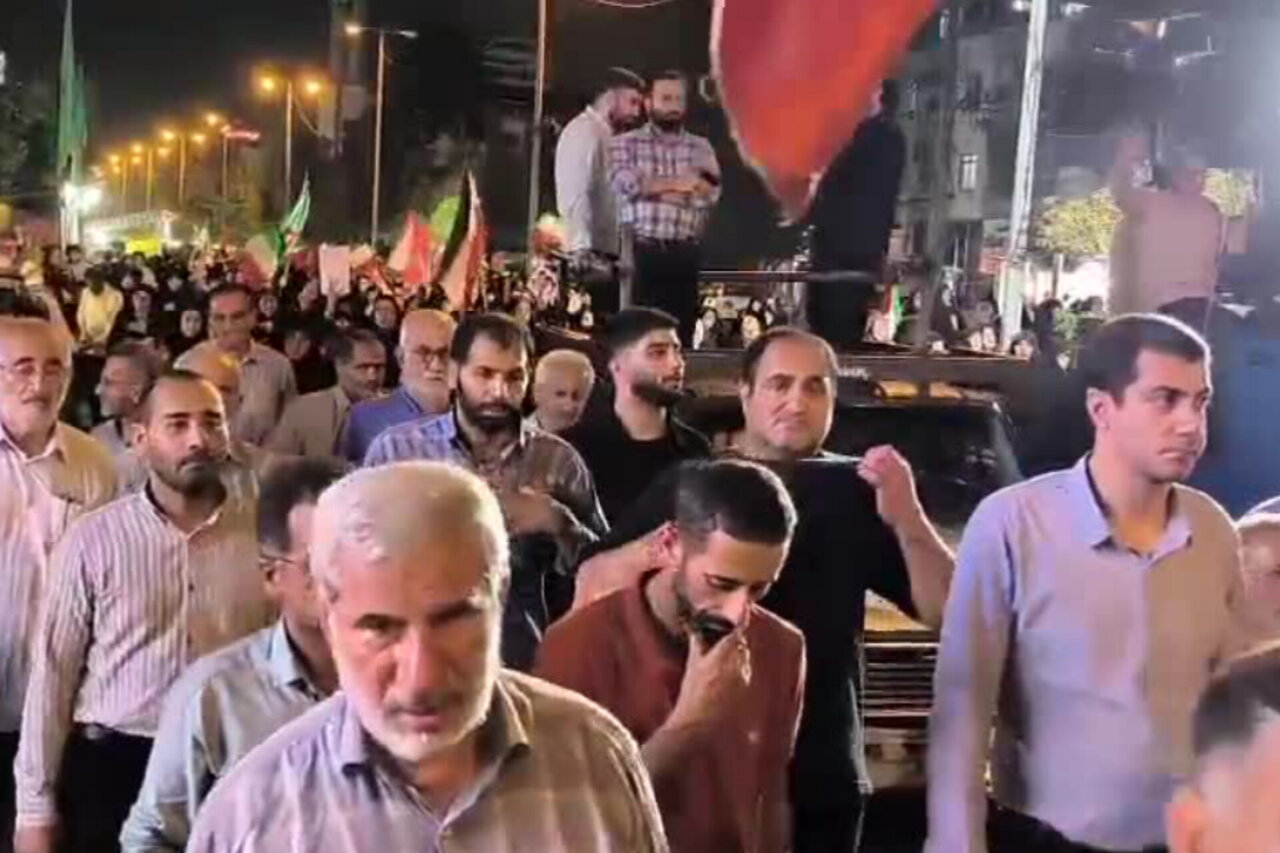 مردم نکا بار دیگر حمایت خود از رزمندگان اسلام و رهبری را به نمایش گذاشتند